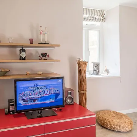 Wagenknecht, 13 Apartment *